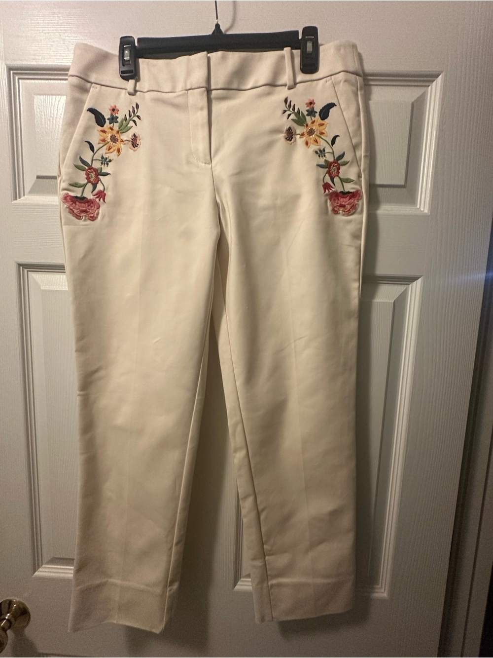 NWT LOFT Cream ‘Marisa’ Straight Ankle Pants with Floral Embroidery - Size 10